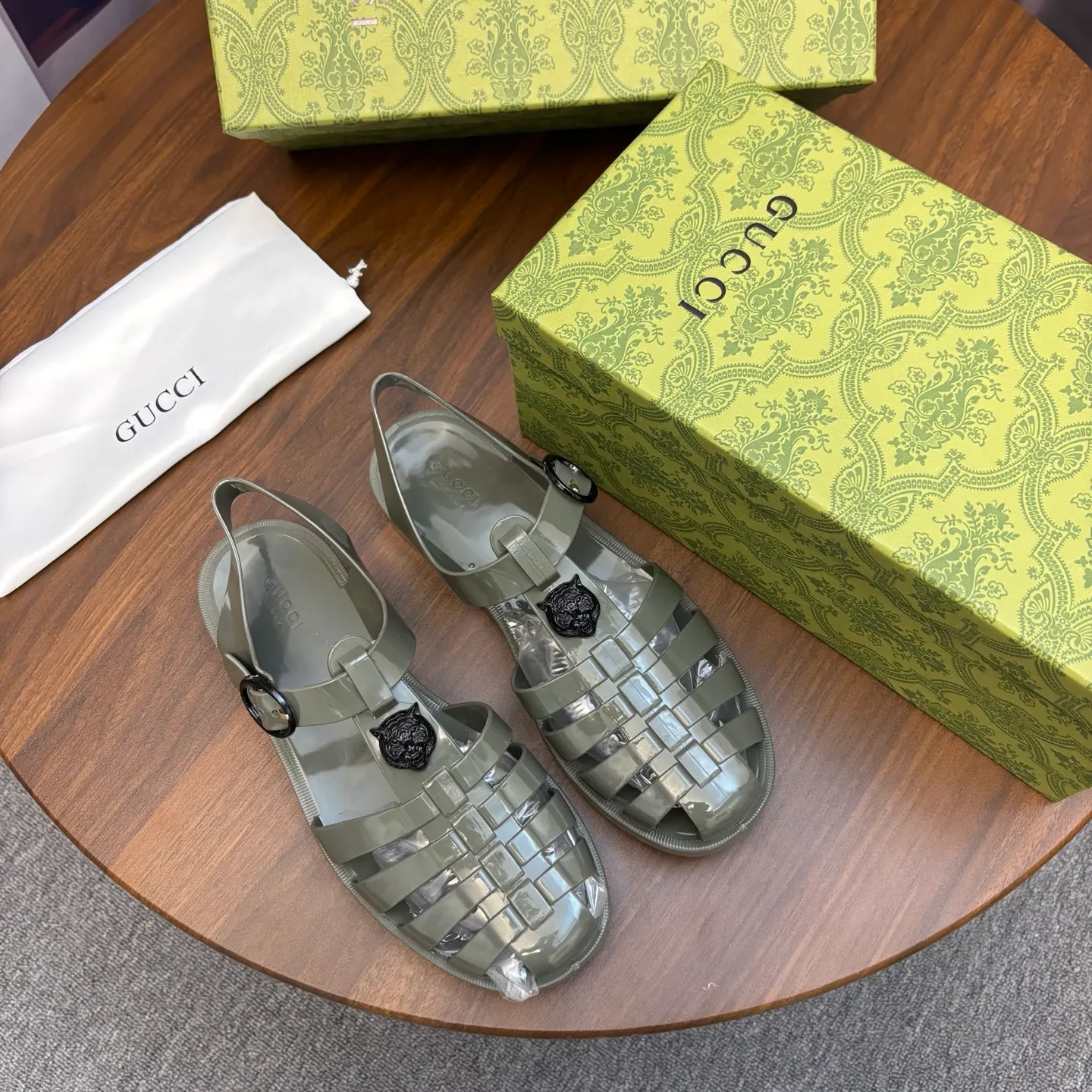 Men's shoes: 260💰[Gucci] sandals, counter quality, top-quality original items, real photos! Original T men's shoes 💰PU material, fine workmanship, comfortable; genuine 1:1 replica Size: 36 ~ 46